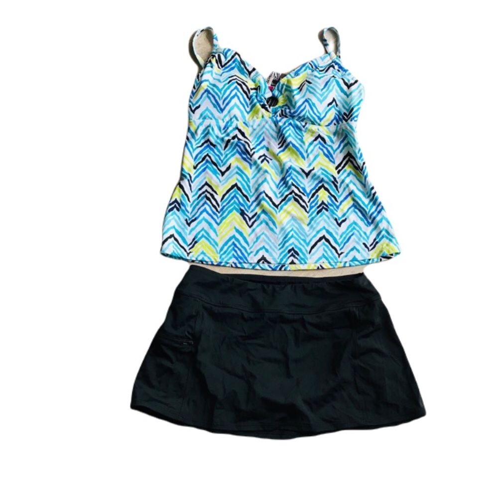 New With Tags Swim Suit Top Skirt Medium Fit